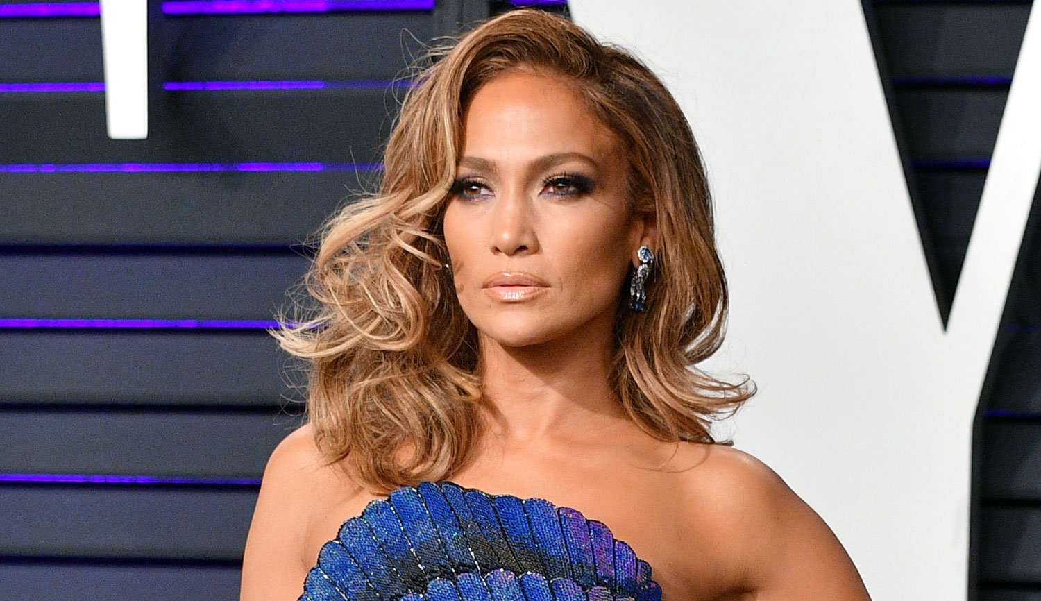 Jennifer Lopez Wears Epic Red Dress for Christmas Eve! 2020 christmas Jennifer Lopez Christmas