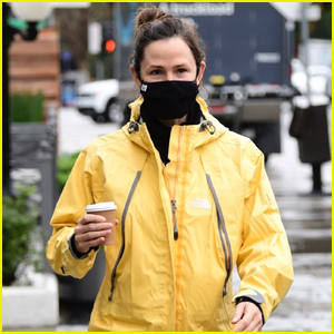 Jennifer Garner Braves the Rainy Weather for Coffee Run with a Friend