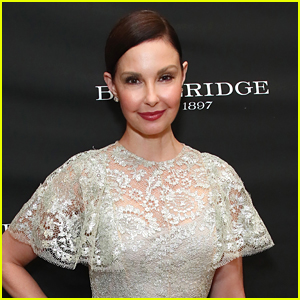 Ashley Judd Shatters Her Leg In Freak Accident During Her Trip To Africa