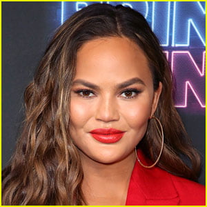 Chrissy Teigen Shares Photo of Her Bare Body After Surgery