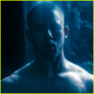 Nick Jonas Strips Down for a Shower in Steamy 'Spaceman' Music Video - Watch Now!