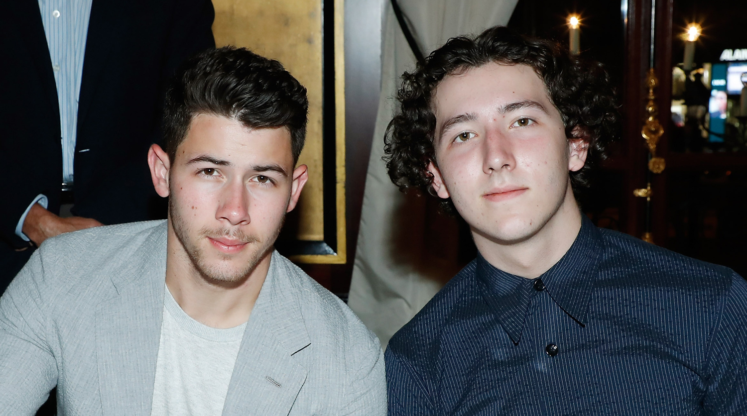 Frankie Jonas Debuts Blue Hair on Instagram - wide 3