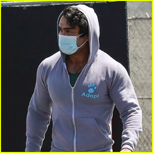 Kumail Nanjiani Covers Up His Muscles During Latest Workout