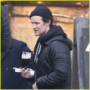 Matt Smith Grabs Drinks With Friends at the Pub