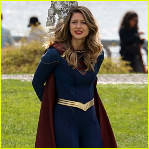 Melissa Benoist's Supergirl Looks Like She's in Trouble in New Set Photos
