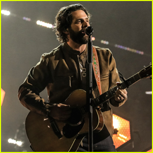 Thomas Rhett Performs New Song 'Country Again' at ACM Awards 2021