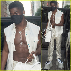 Lil Nas X Bares His Six Pack Abs While Rocking Platform Shoes For Snl Rehearsals Lil Nas X Just Jared