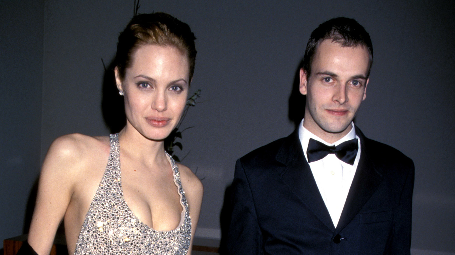 Jonny lee miller and angelina jolie wedding pictures