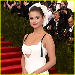 Selena Gomez Reveals How She Really Felt About Her Look at Met Gala 2015