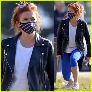 Isla Fisher Gets in Quick Workout at Park in Sydney