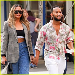 Chrissy Teigen Spotted Some Commotion Outside of Her Hotel Because of Another Celeb!