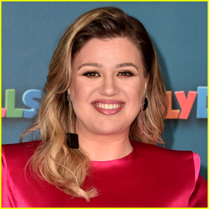 Kelly Clarkson Shares Photos from Girls Trip to Vegas Amid Divorce Drama