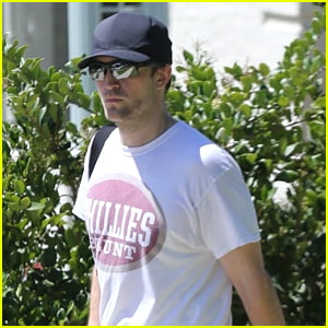 Robert Pattinson Keeps A Low Profile While Leaving a Tennis Lesson in LA