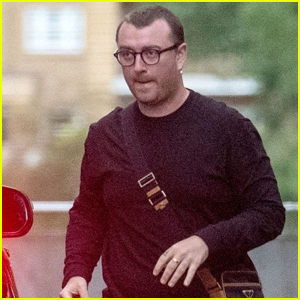Sam Smith Meets Up with Friends for Dinner in London