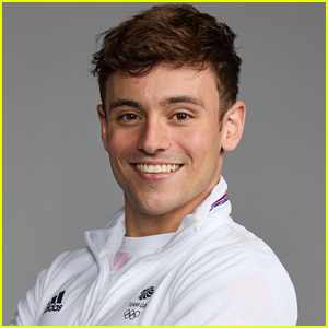 Tom Daley Reveals What He Was Knitting at the Olympics in Those Viral Photos!