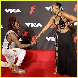 Nick Cannon Bows Down To Ashanti on MTV VMAs 2021 Red Carpet
