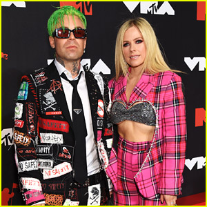 Avril Lavigne Makes Red Carpet Debut With Mod Sun at MTV VMAs 2021