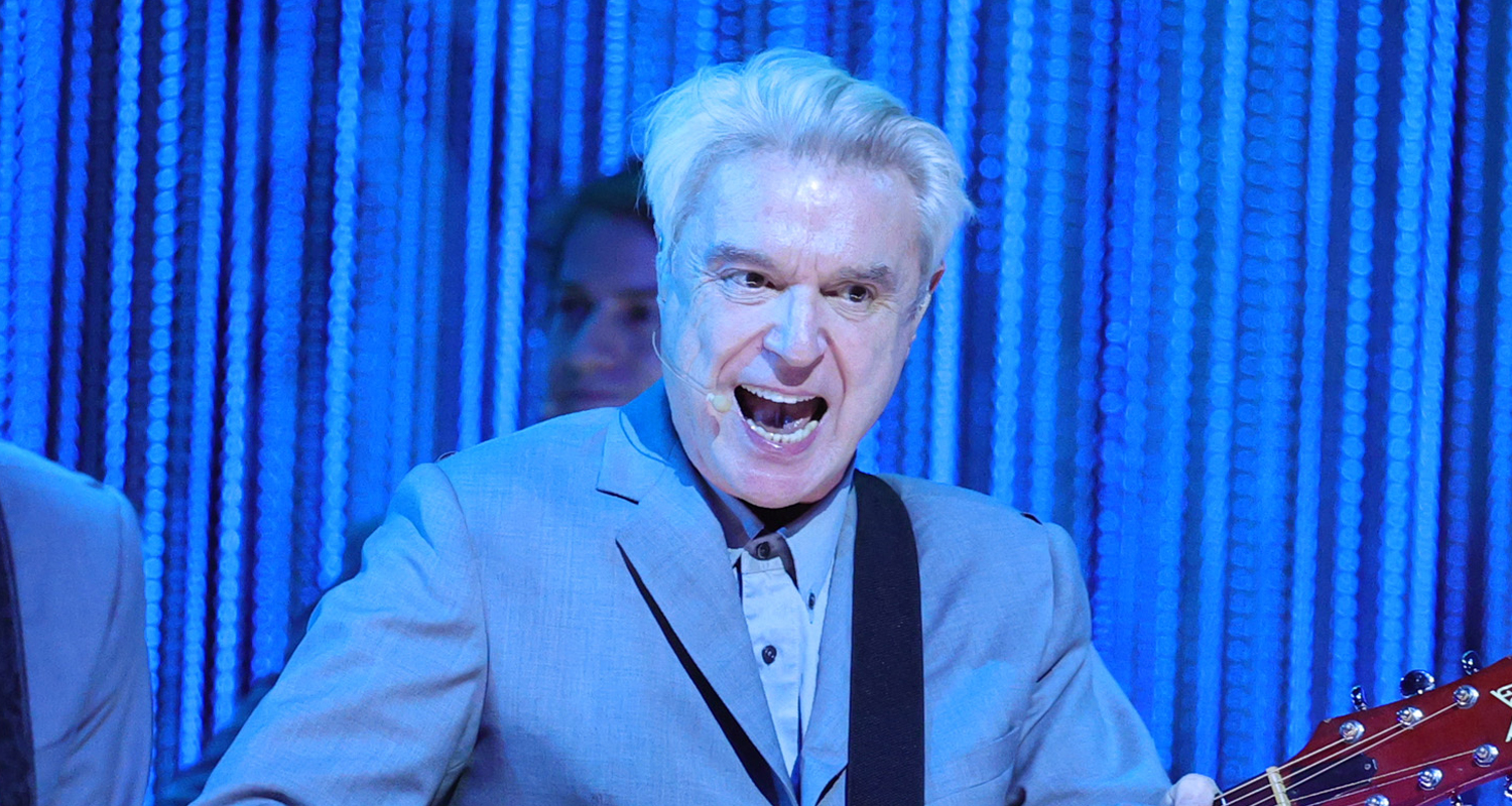 David Byrne Gives Incredible Performance of ‘Burning Down the House’ at