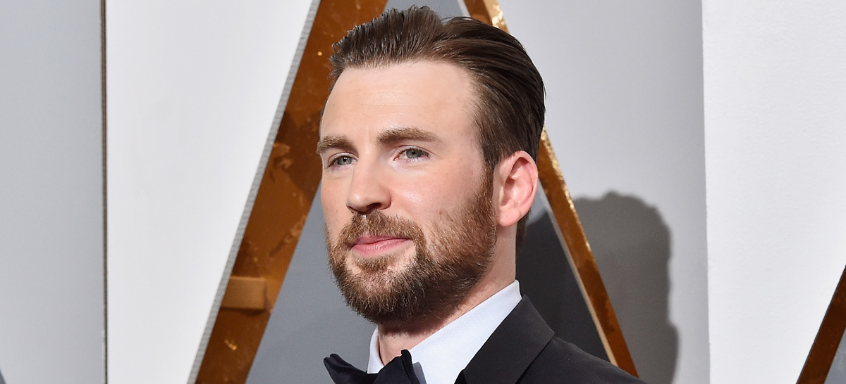 Chris Evans Plays Piano Immediately Trends On Twitter For His Talent Chris Evans Just Jared