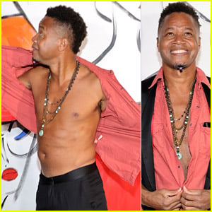 Cuba Gooding, Jr. Rips Off His Shirt at Alice & Olivia's Fashion Show During NYFW