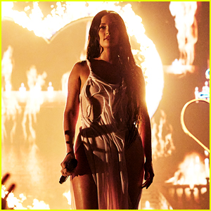 Kacey Musgraves Performs 'Star-Crossed' Live for the First Time at MTV VMAs 2021 - Watch Video!