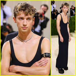 Troye Sivan Wears a Chic Dress at Met Gala 2021