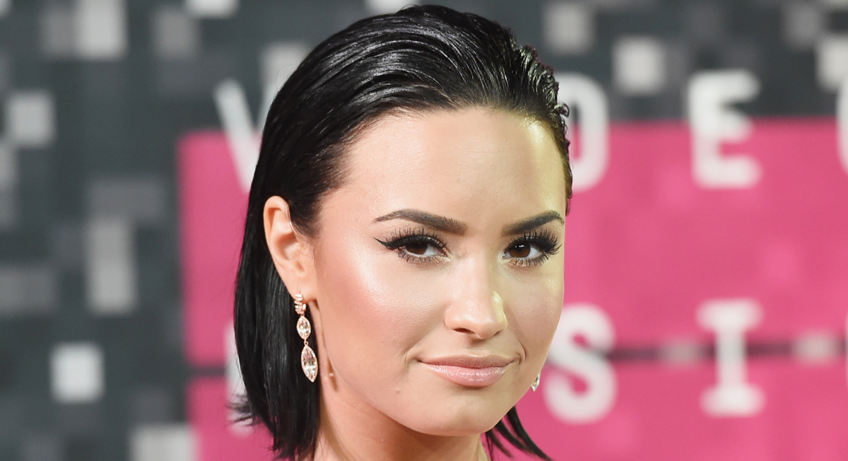 Demi Lovato Sings 2011 Hit 'Skyscraper' to Aliens on New Show 'Unidentified' | Demi Lovato, Television, Unidentified - Vimarsana News