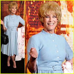 Jamie Lee Curtis Dresses Up As Her Mom Janet Leigh For 'Halloween Kills' Premiere!