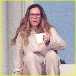 Julia Roberts Enjoys Some Coffee With Friends During Her Australian Quarantine Period