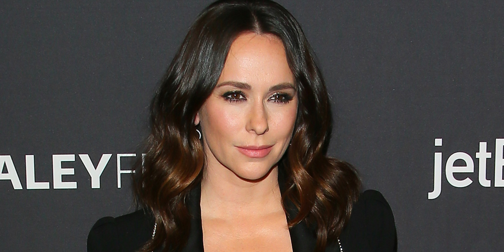 Jennifer Love Hewitt Stepping Back From Social Media To ‘Reset’ After