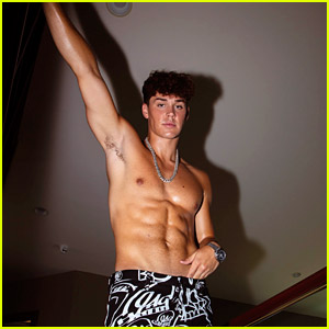 TikTok Star Noah Beck Shows Off His Physique for 'Mood,' Talks Dating Dixie D'Amelio