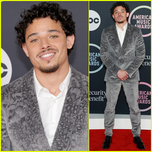 Anthony Ramos Looks Cool in a Gray Suit While Arriving at AMAs 2021