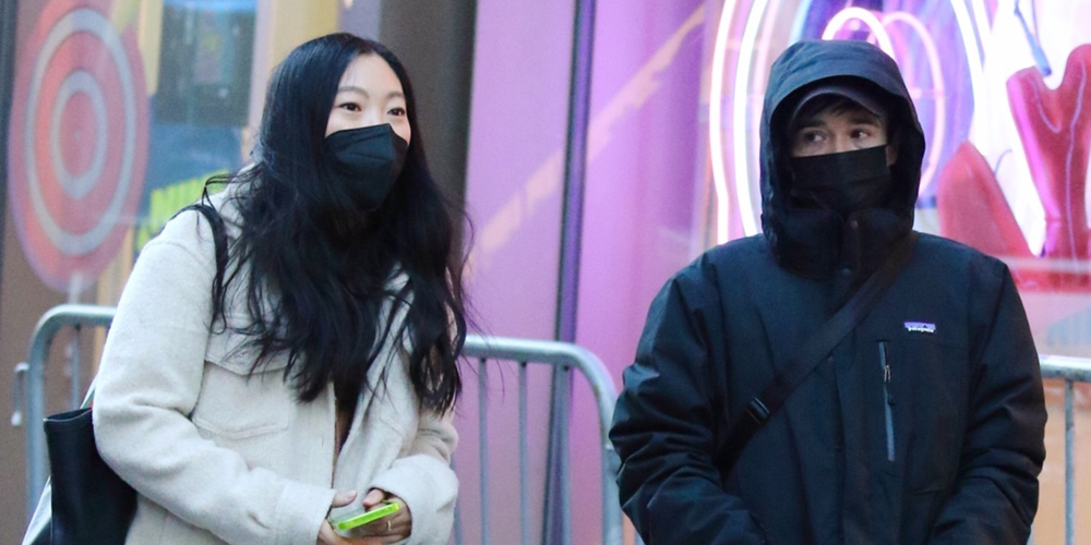 Elliot Page & Awkwafina Take a Stroll Together in Chilly NYC | Awkwafina, Elliot Page - Vimarsana News