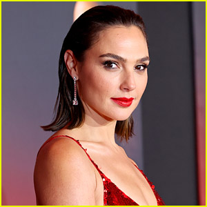 Gal Gadot Follows These Big Stars In Playing Snow White's Evil Queen!