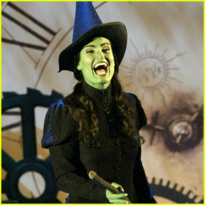 Idina Menzel Reacts to 'Wicked' Movie Casting News!