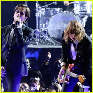 Maneskin Rocks the AMAs 2021 Stage with Performance of Their Hit 'Beggin' - Watch Now!