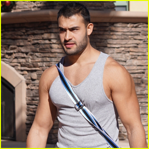 Sam Asghari Shows Off His Muscles While Arriving at the Gym