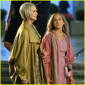 Sarah Jessica Parker & Cynthia Nixon Shoot Night Scenes For 'And Just Like That...' in NYC