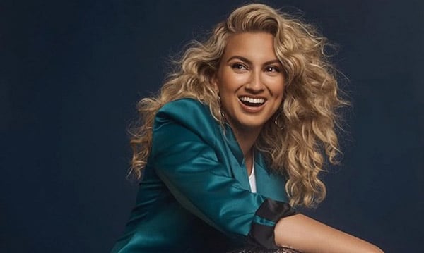 Listen to Tori Kelly's Holiday Song 'North Star' from the 'Zoey's Extraordinary Christmas' Soundtrack (Exclusive) | Exclusive, First Listen, Music, Tori Kelly, Zoey's Extraordinary Playlist - Vimarsana News