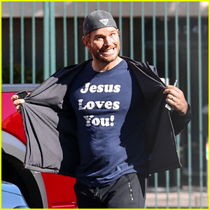 Chris Pratt Enthusiastically Flaunts His 'Jesus Loves You!' Shirt Amid Recent Pregnancy News