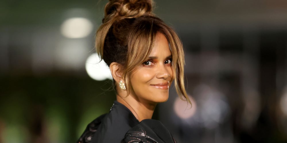 Halle Berry Reveals What She Did With Her Razzie Award She Won For 'Catwoman' - Vimarsana News