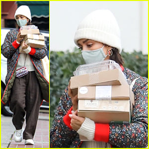 Jessica Alba Spotted Picking Up Desserts & Pies on Christmas Eve!