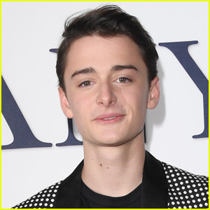 'Stranger Things' Star Noah Schnapp & His Family Celebrate His UPenn Acceptance - Watch the Video!