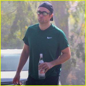 Robert Pattinson Stays Hydrated After His Tennis Lesson