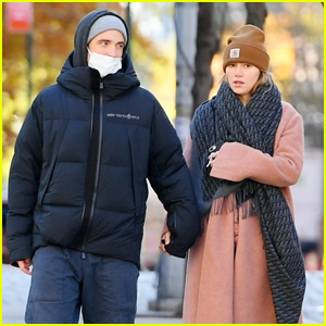 Robert Pattinson Holds Hands with Girlfriend Suki Waterhouse During Walk Around NYC