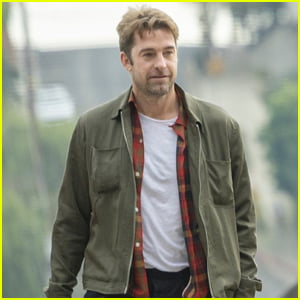 Scott Speedman Enjoys Rare Day Out After Welcoming Baby Girl