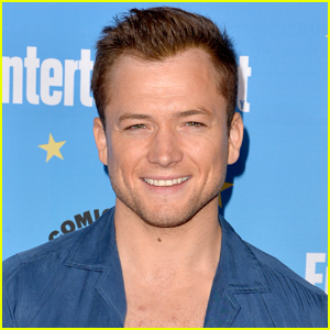 Taron Egerton Shows Off Ripped Abs in New Shirtless Selfie!