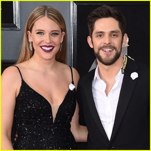 Thomas Rhett & Wife Lauren Akins Share 'First Christmas Selfie' with All Four Daughters!