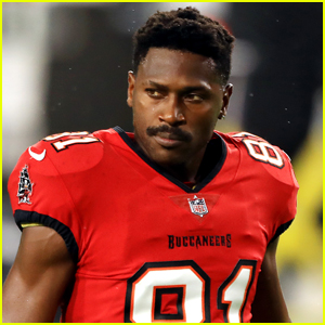 Tampa Bay Buccaneers Player Antonio Brown Makes an Unexpected Exit From Football Game & Goes Viral