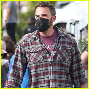 Ben Affleck Does Some Shopping at Local Farmer's Market in Brentwood